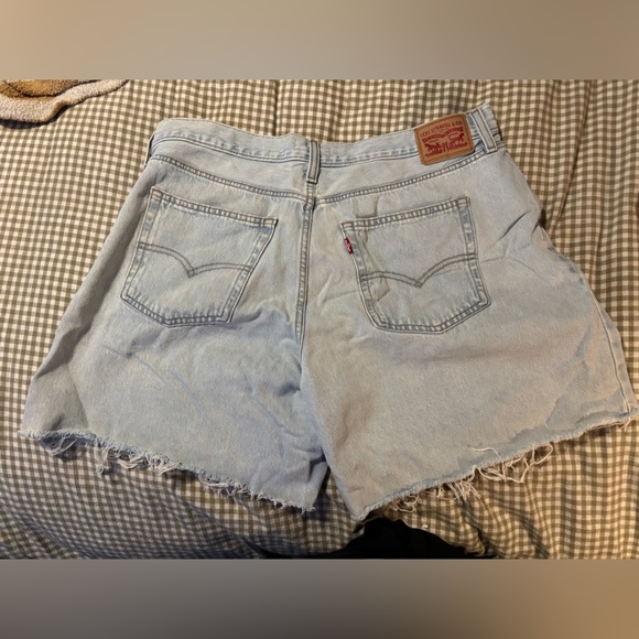 Women's Levi’s Shorts - Picture 1 of 3